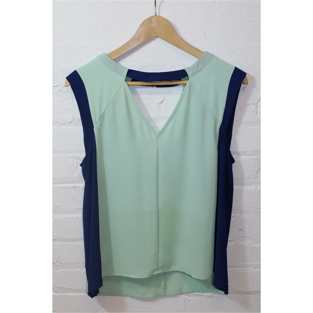 BCBG | Cut-out Top